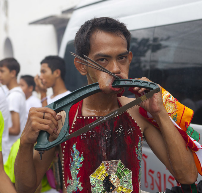 Фестиваль вегетарианцев на Пхукете: самое зрелищное шоу в мире