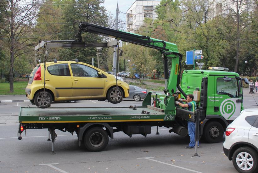 Tow truck in Moscow 07