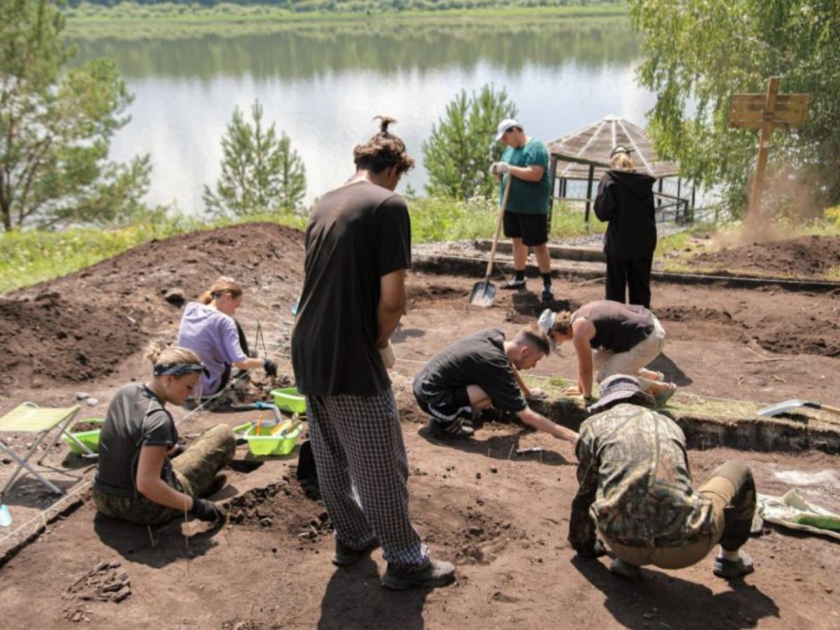 Новые находки археологов в Кузбассе: жертвенник с удивительными артефактами