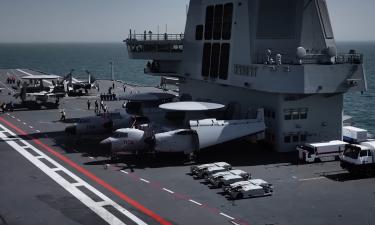 КНР вывела в море первый авианосец нового типа — MWM