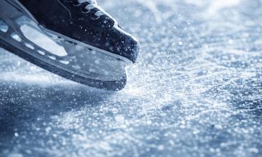 Скользкость льда связано с деформацией кристаллической решётки