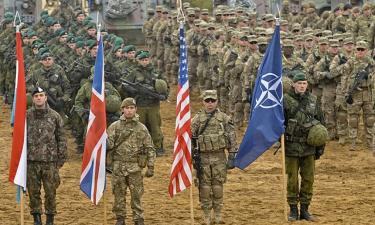 Прямое столкновение России и НАТО маловероятно — эксперт Михайлов