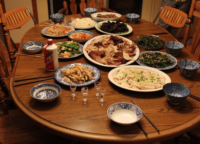 Ученые назвали причины, по которым вы должны отказаться от позднего ужина