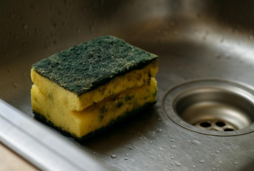 Старая кухонная губка