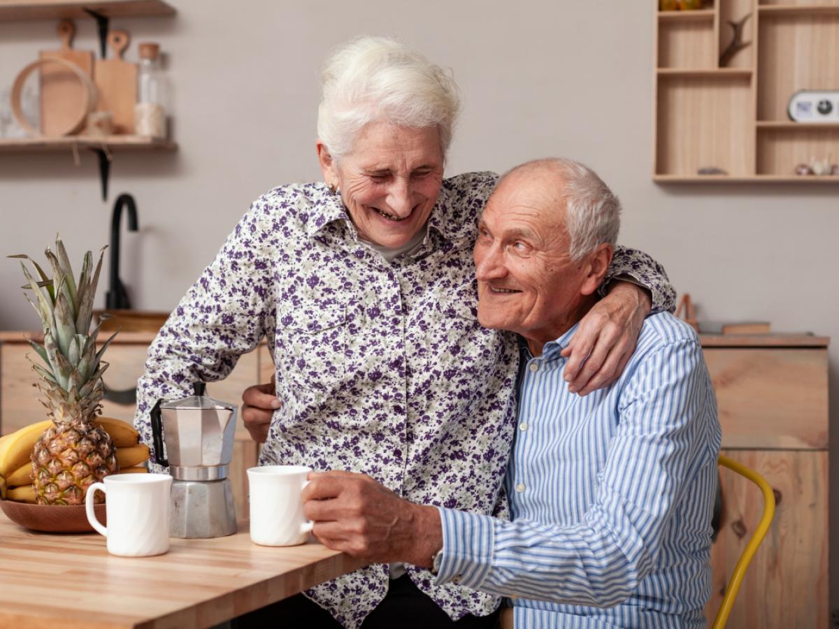 В январе 2026 года пенсии 80-летних россиян вырастут на 35% экономист Балынин