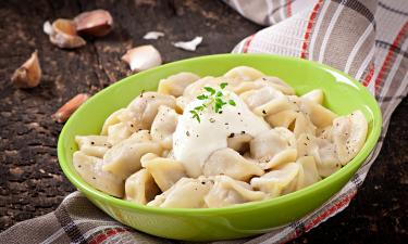 Пышные, эластичные, сочные: вареники с творогом на заварном тесте, которые захочется приготовить снова