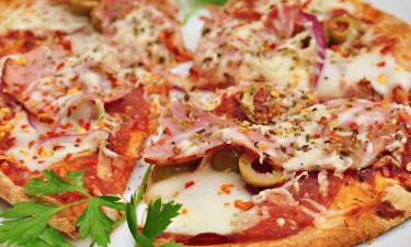 Быстрое тесто для пиццы без дрожжей получается тонким и эластичным