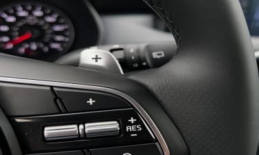 Регулярная чистка руля снижает риск появления липкого налёта