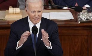 Байден споткнулся и сильно упал перед выпускниками Академии ВВС США в Колорадо