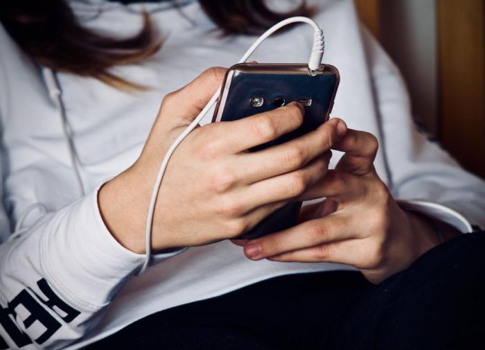 The Guardian: поколение Z недовольно жизнью гораздо больше своих родителей из-за соцсетей