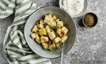 Салат с ньокки, помидорами и моцареллой: легкое летнее блюдо