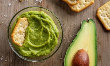 Авокадо-крем используют как альтернативу сливочным кремам