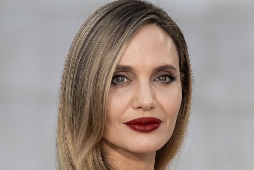 Сүйкімді брюнеткамен порно