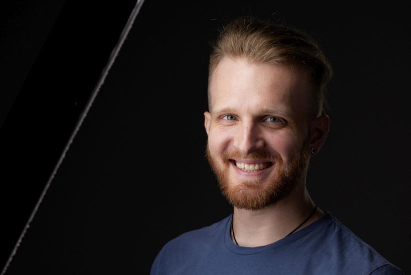 Эксперт по трансформации бизнеса, построению эффективных команд и внедрению цифровых решений Антон Артюхов