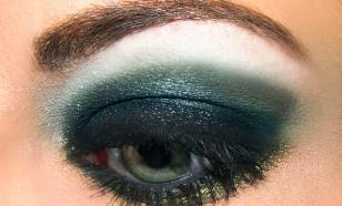 Кому стоит избегать яркого макияжа глаз?