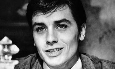 Мой отец разбил голову моей матери: вышла книга с шокирующими откровениями сына Алена Делона