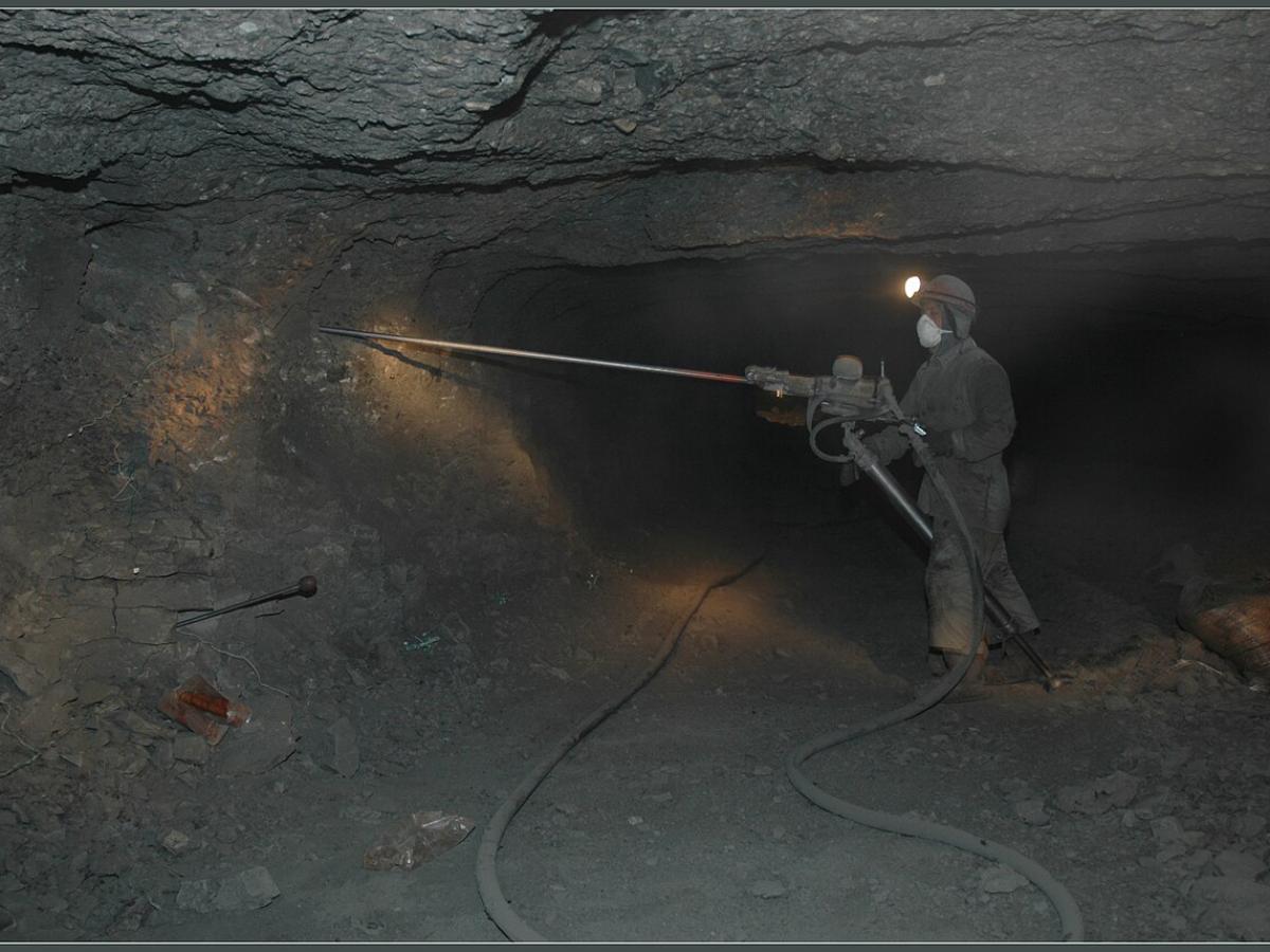 Когда закончится угольное противостояние Донбасса? Инвесторы готовы вернуть шахты регионам