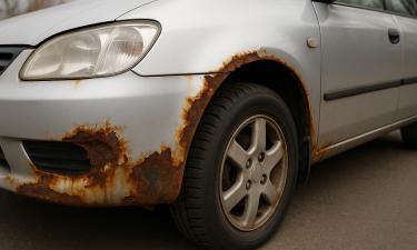 Засор дренажа люка привёл к коррозии кузова и протечкам