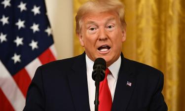 Трамп подписал закон о криптовалютах и анонсировал торговые сделки