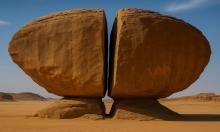 Идеальный разрез в пустыне: кто и зачем расколол камень Аль-Наслаа тысячи лет назад