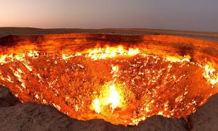 Постоянно горящий кратер, который уже 48 лет стоит посреди пустыни