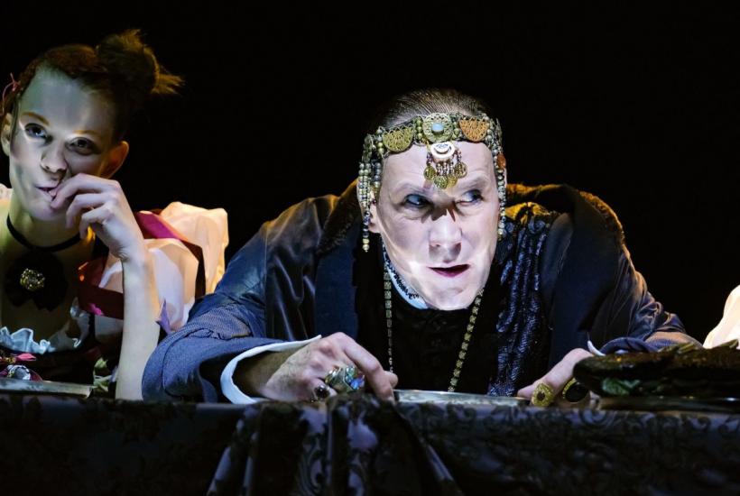 Сцена из спектакля театра Модерн Леонардо