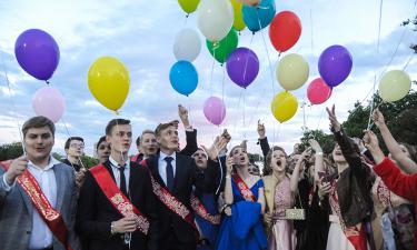 Топ причесок на выпускной, которые подойдут даже на короткие волосы