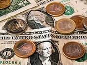 Бизнес-сводка: доллар прибавил 40 копеек, акции снижаются