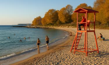 Осень отменяется: где в России всё ещё можно купаться осенью и не прощаться с летом