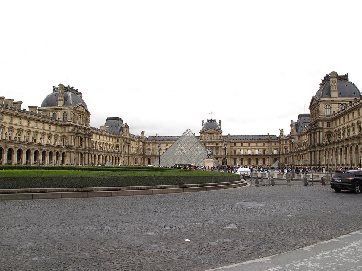 Дерзкое ограбление Лувра: во сколько Франции обойдётся возвращение к былому величию