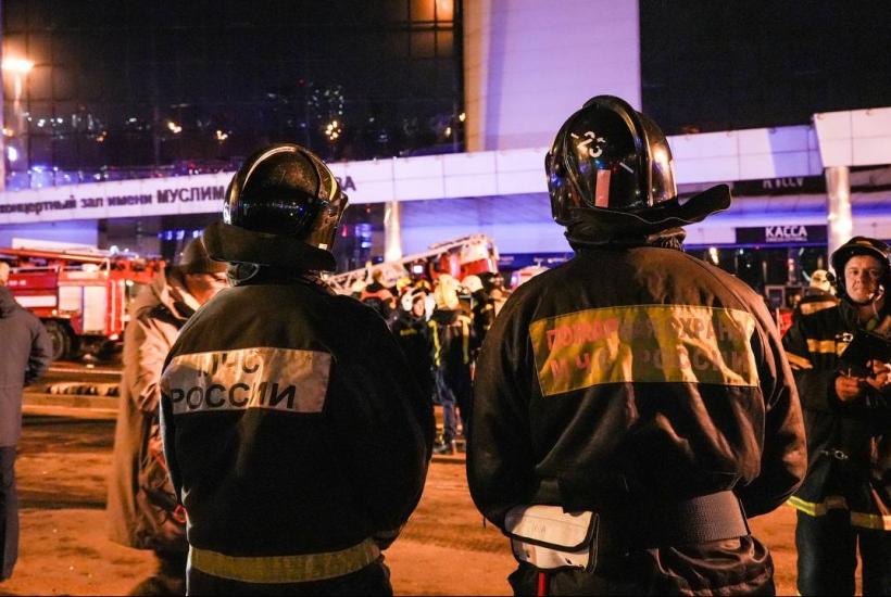 Пожарные МЧС у "Крокуса" Пожарные МЧС у "Крокуса"