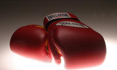 Два нокаута за вечер: как казахстанские боксеры сокрушили соперников и гарантировали медали ЧМ