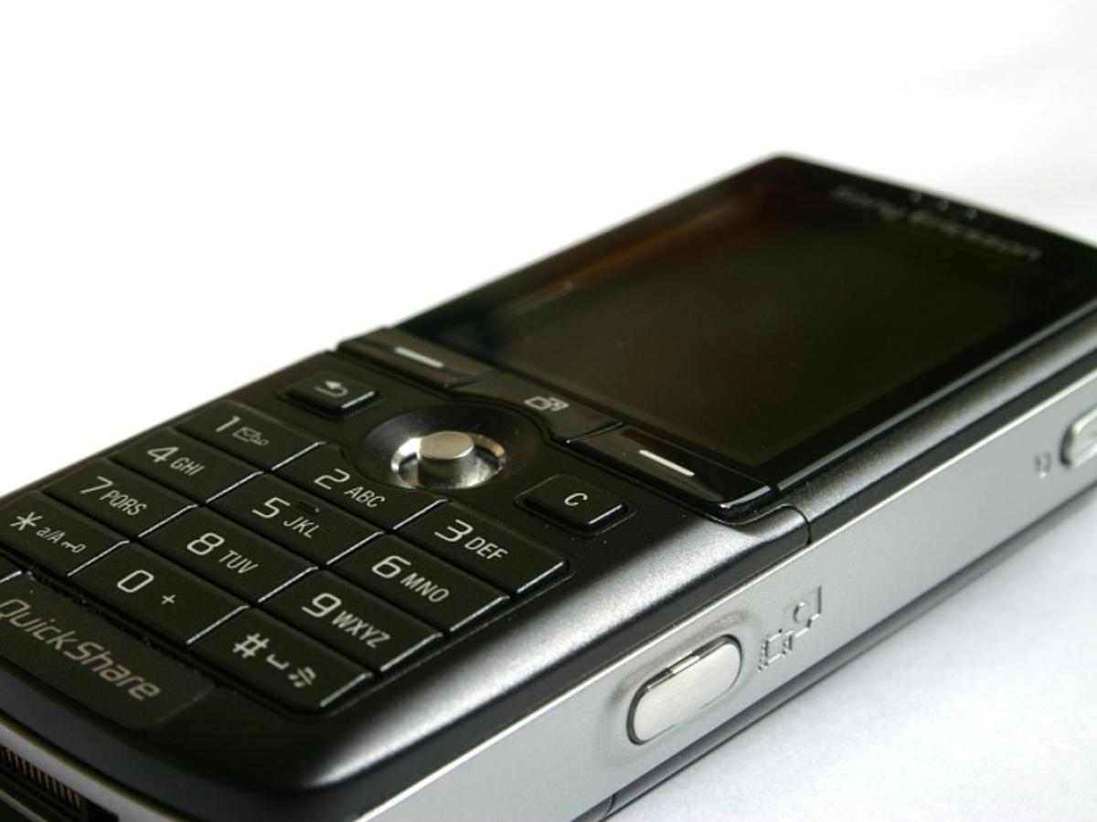 Смартфон или кнопочный? Почему многие предпочитают старые версии