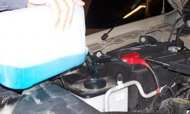 Метаноловая незамерзайка продолжает продаваться в России несмотря на запрет