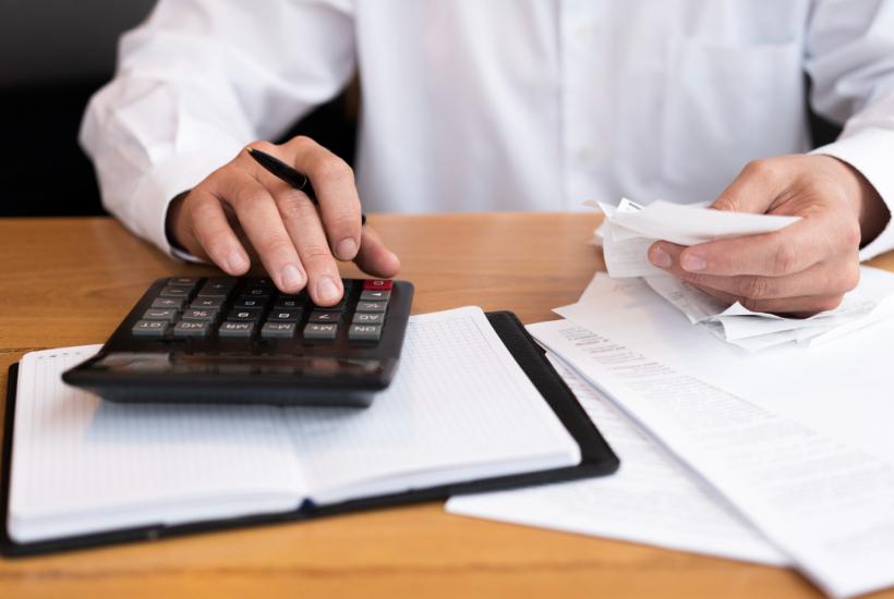Бизнесмен считает налоги