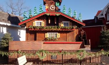 Отель в Шугаркрике размещает гостей в старинных вагонах — Sugarcreek Village Inn