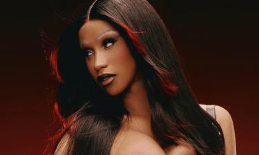 Звезда рэпа Карди Би ждёт малыша спустя год после родов: кто отец ребёнка