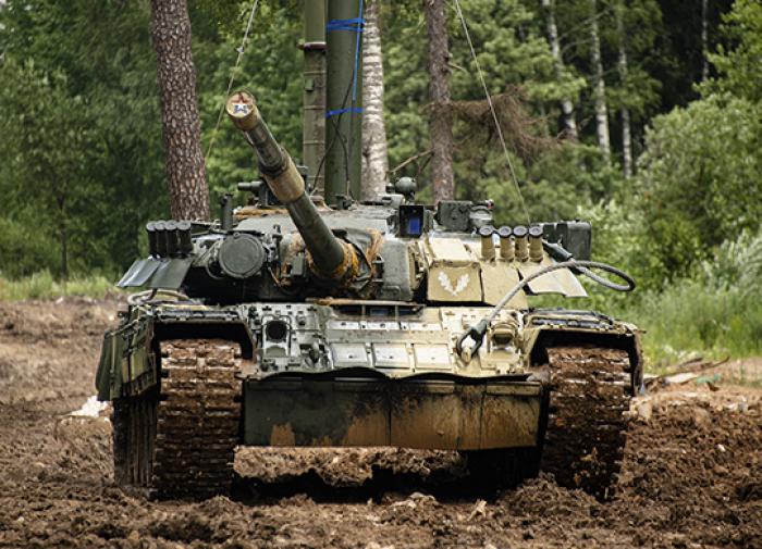 Экипажи российских танков Т-80 уничтожили украинский Т-64 на Купянском направлении Экипажи российских танков Т-80 уничтожили украинский Т-64 на Купянском направлении