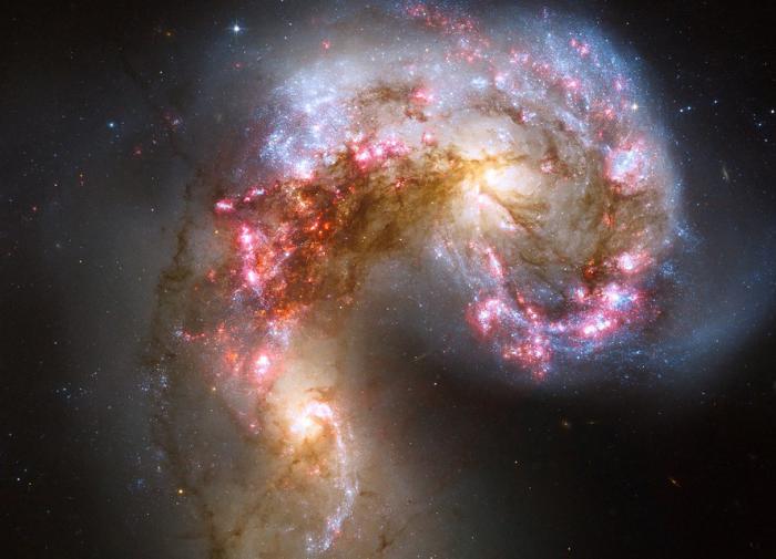 Телескоп Уэбба помог найти причину необычной яркости молодых галактик