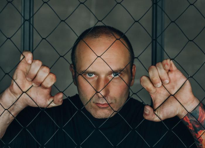 Писатель-первопроходец Алексей Волков: "В других странах пишут о современности, а у нас нет" Писатель-первопроходец Алексей Волков: "В других странах пишут о современности, а у нас нет"