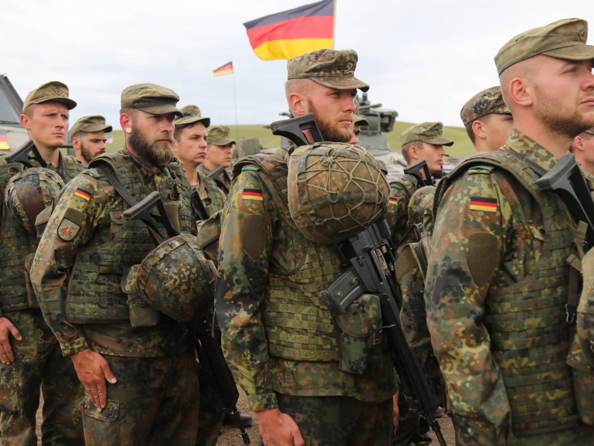 Nemčija predlagala vpoklic žensk in upokojencev za vojaške voznike zaradi pomanjkanja šoferjev