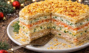 Закусочный "Наполеон" собирают из готового слоёного теста