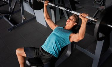 Тип оборудования слабо влияет на рост мышечной силы — учёные