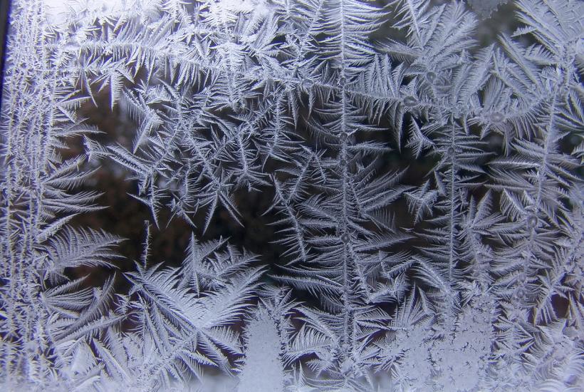 Заиндевевшее окно