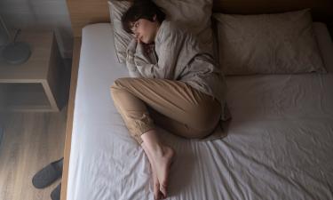 Как правильно спать, чтобы избежать проблем со здоровьем: учёные дают советы