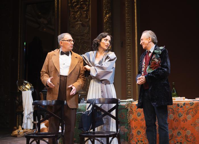 В Театре на Трубной в марте показывают спектакль "Семейный шкаф и его обитатели"