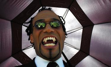 Он контролирует не потому что любит, а потому что боится: как устроен нарциссический контроль