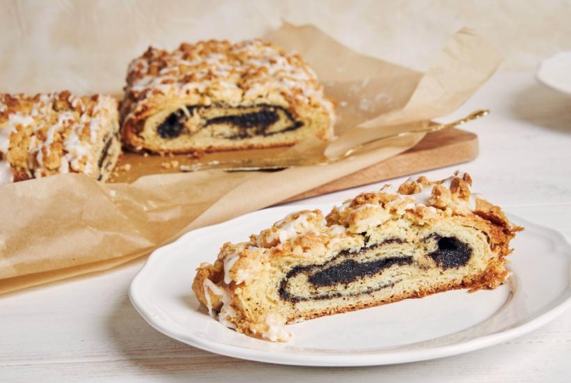 Нежнейший рулет c маком, тающий во рту: как приготовить и удивить гостей