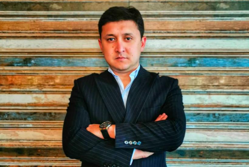 Организатор премии Gold Bar Asia Award Айсын Сагди