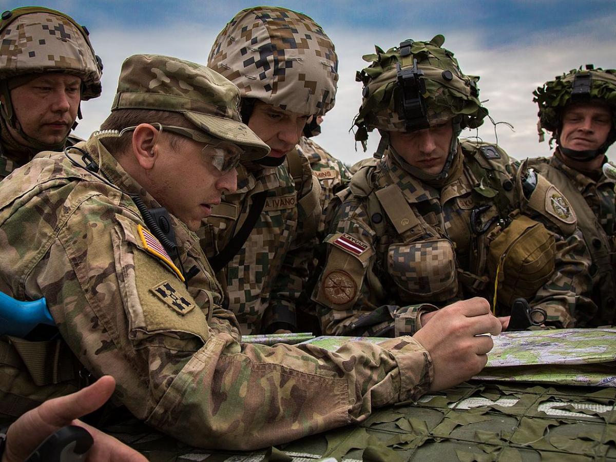 НАТО меняет стратегию поставок оружия Украине: роль Европы пересмотрена